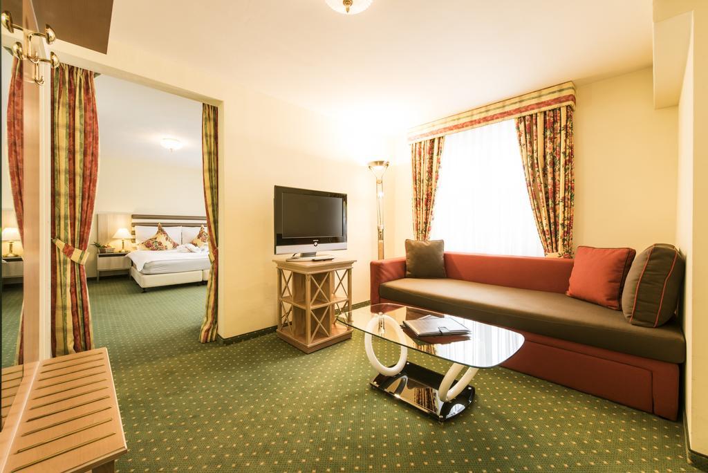 Posthotel Holiday Villa Arosa Dış mekan fotoğraf