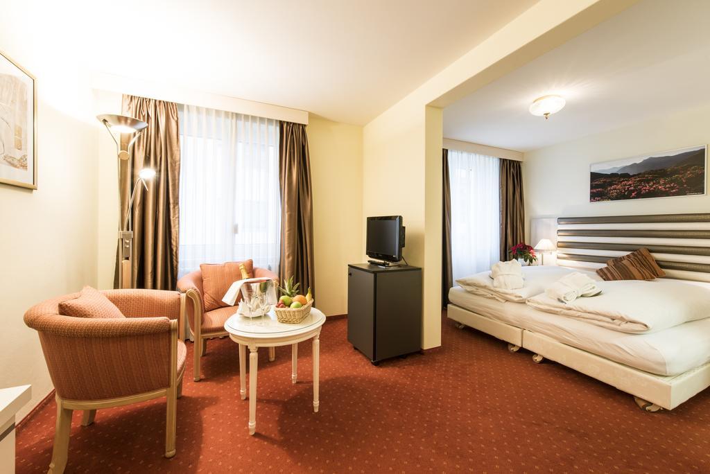 Posthotel Holiday Villa Arosa Dış mekan fotoğraf